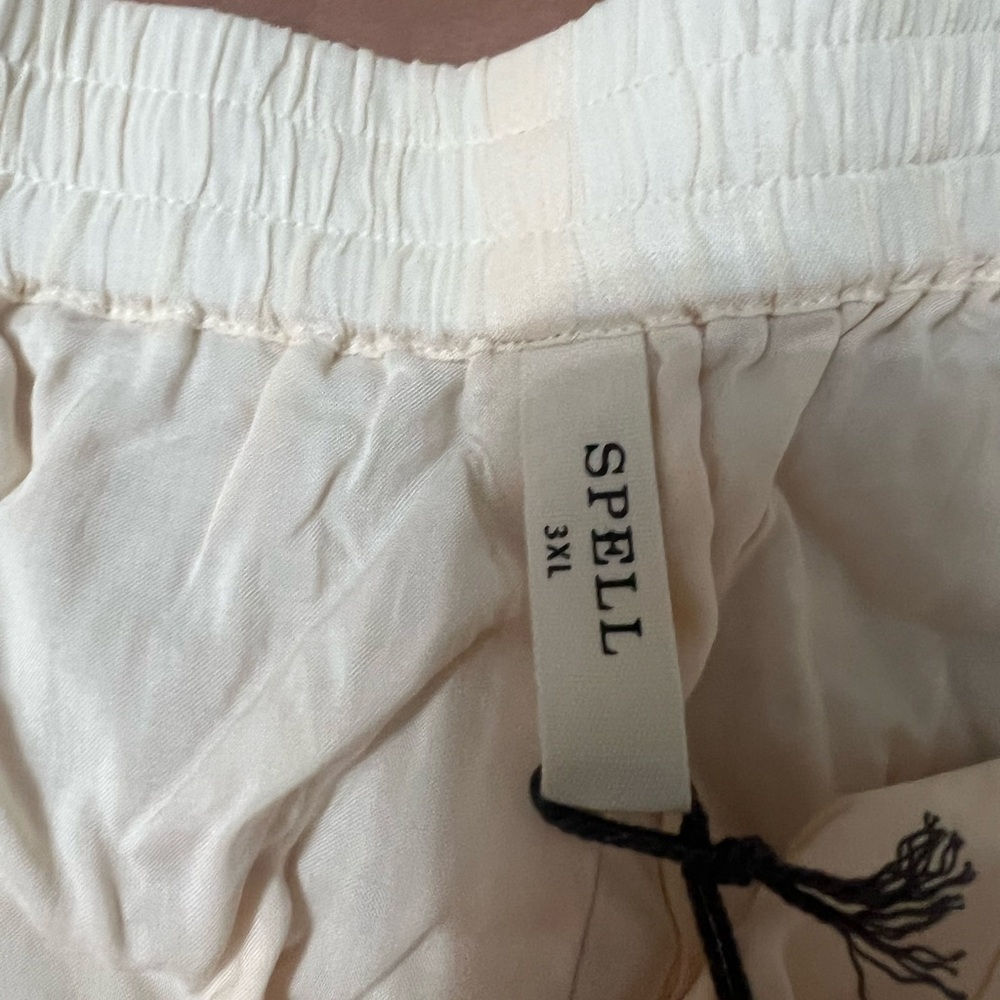 Spell Light Cream Ruffle Shorts - Picture 5 of 9
